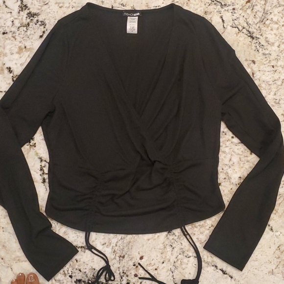 Fashion Nova Tops - Fashion Nova Black Top With Front Pulls Sz 2X